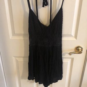 A & F Flirty Chiffon Strappy Little Black Romper w/crocheted Bodice Size Small